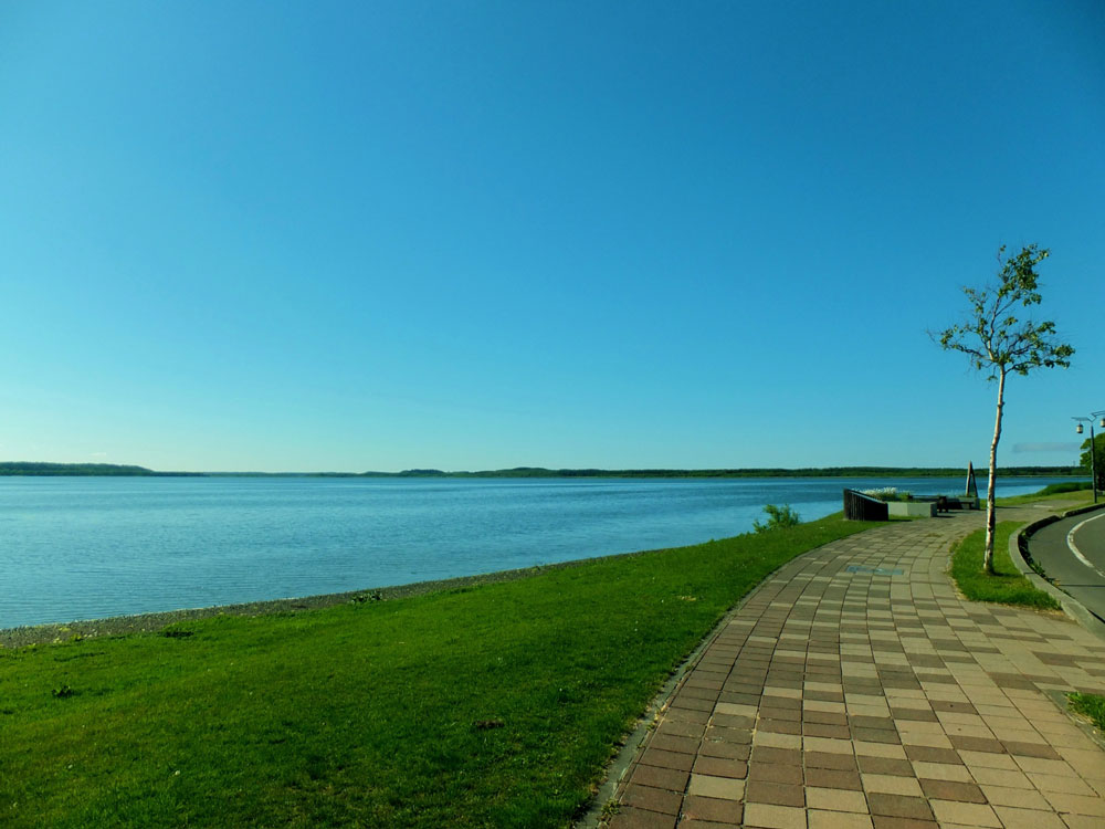 海沿いのオホーツクラインを走り、クッチャロ湖畔でキャンプしよう