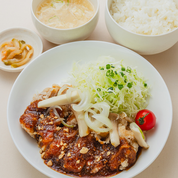 房総ハーブ鶏のガーリックソース定食