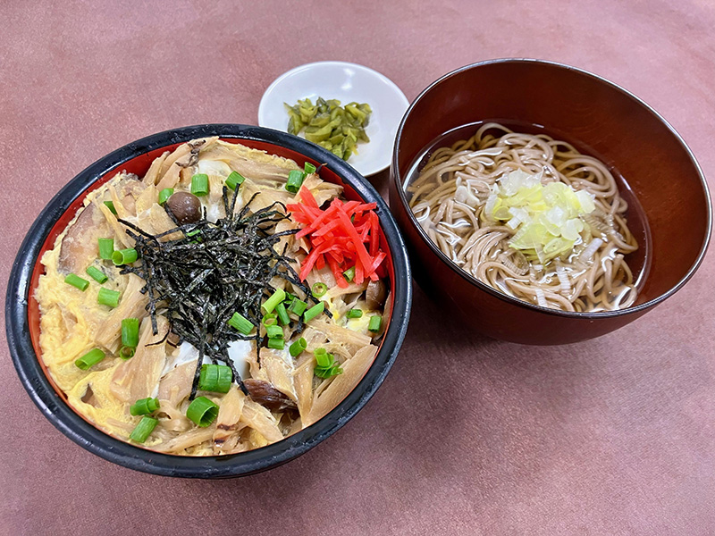 きのこの卵丼 ハーフかけそばセット