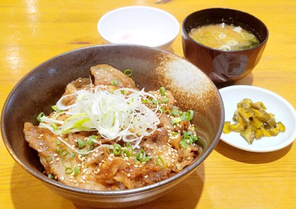 第1位「炭火焼き牛カルビ丼」のイメージ画像