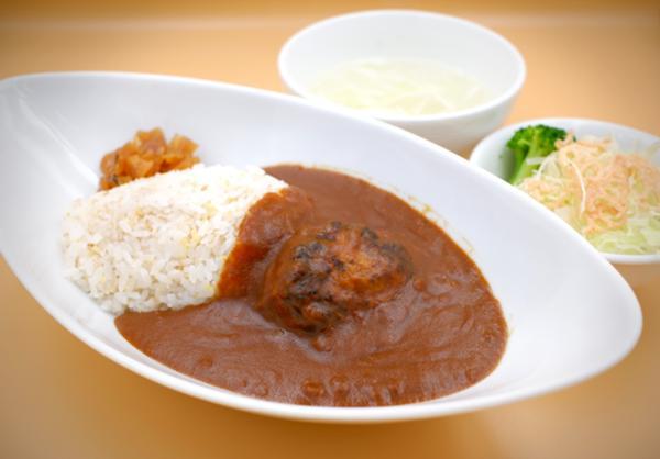 牛タン入りハンバーグカレー24.10.JPG